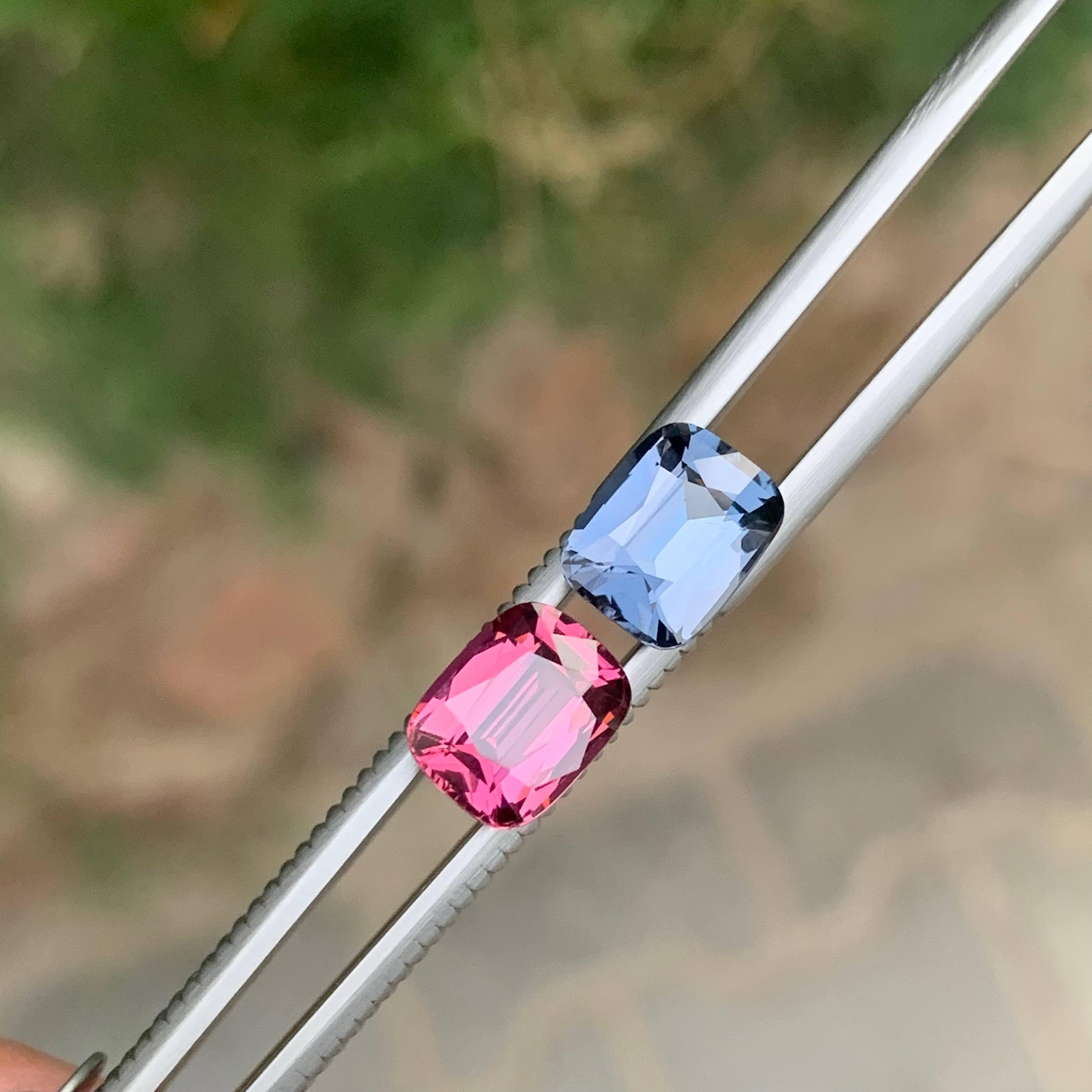 4.96 Carat Loose Opposite Color Spinel Pair Cushion Cut Natural Tanzanian Gems Neuf - En vente à Bangkok, TH