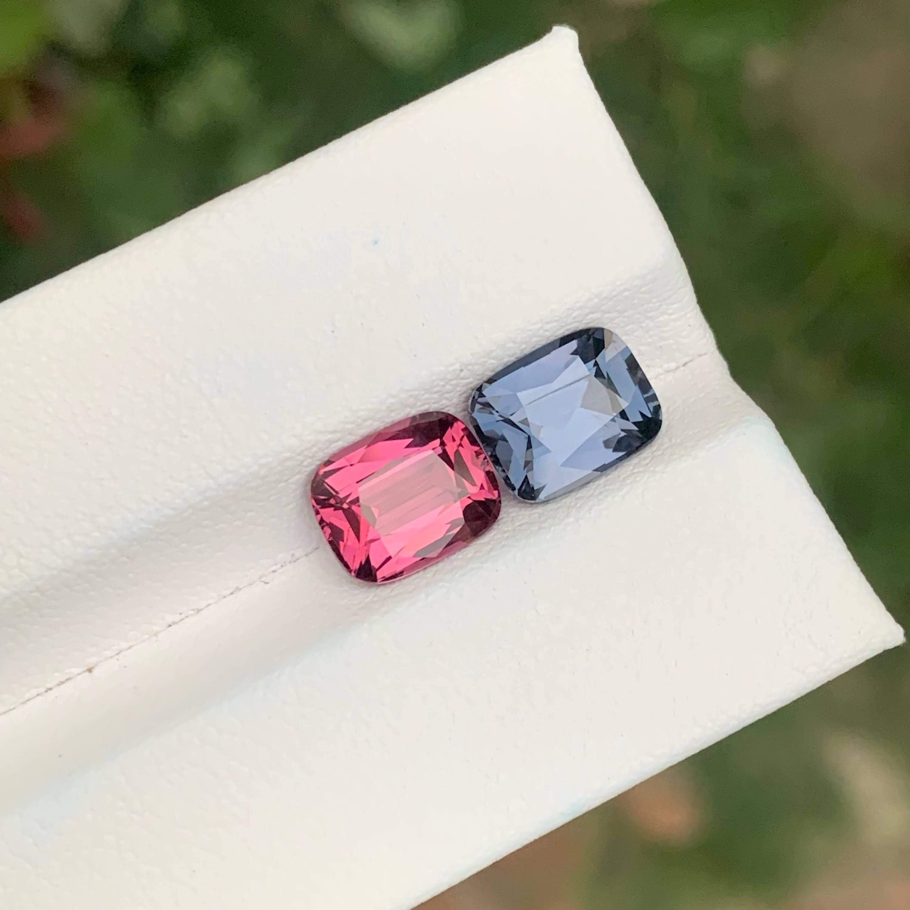 4.96 Carat Loose Opposite Color Spinel Pair Cushion Cut Natural Tanzanian Gems en vente 1