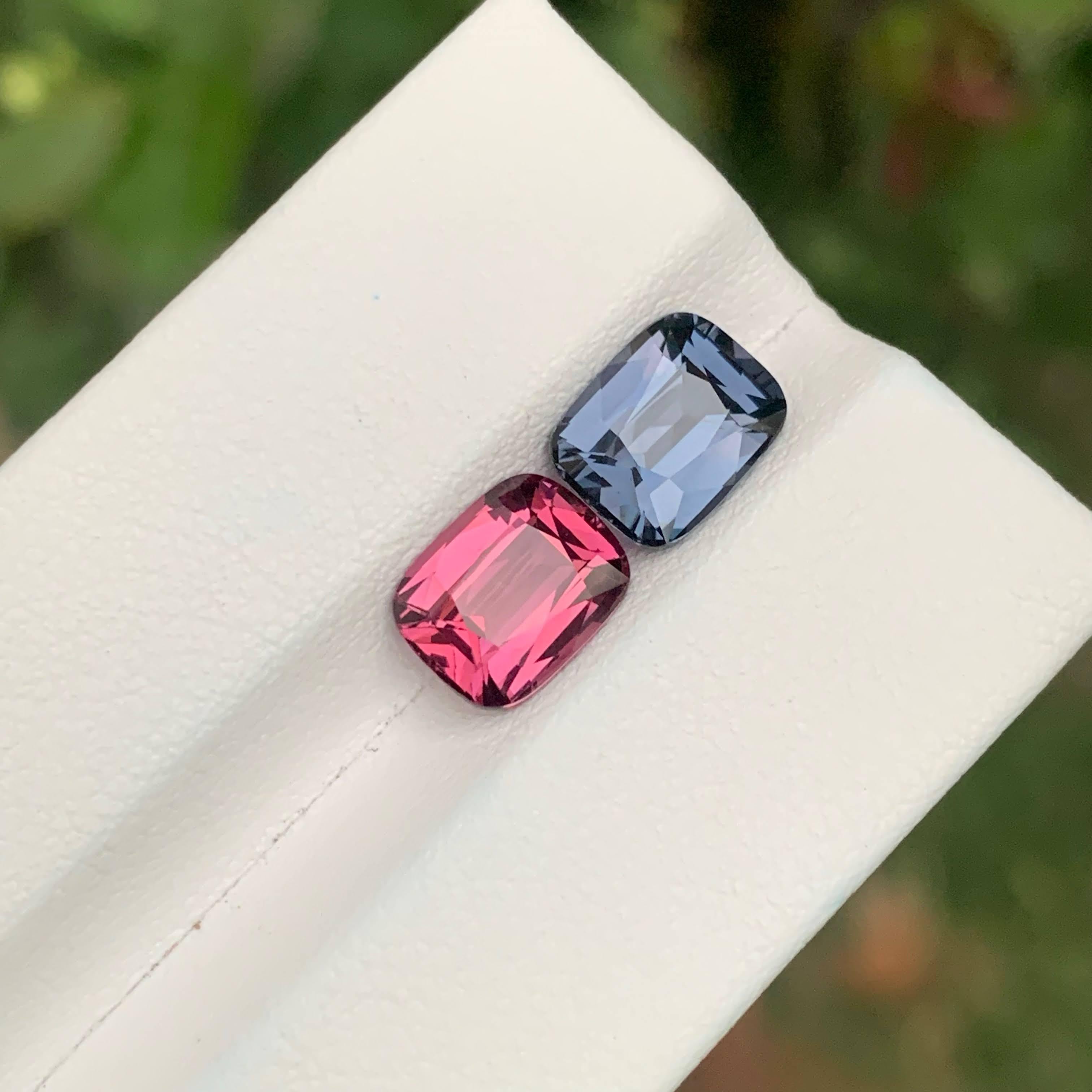4.96 Carat Loose Opposite Color Spinel Pair Cushion Cut Natural Tanzanian Gems en vente 2