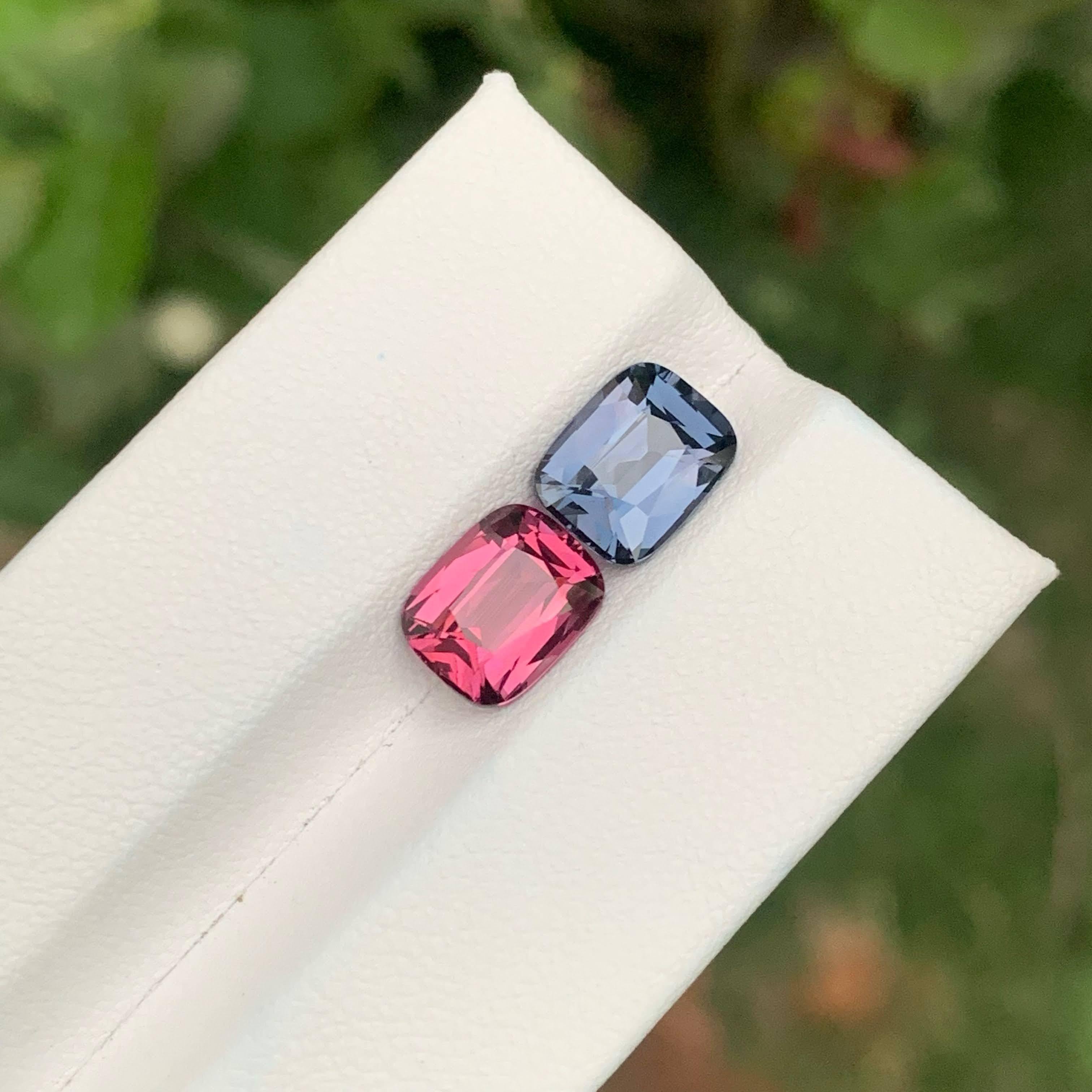 4.96 Carat Loose Opposite Color Spinel Pair Cushion Cut Natural Tanzanian Gems en vente 3
