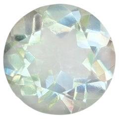 Pierre précieuse d'aigue-marine naturelle de 5,45 carats, de couleur vert clair, en vrac, destinée à la joaillerie