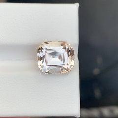 7,20 Karat natürlicher, loser, hellfarbiger Topas im Kissenschliff, Edelstein aus Pakistan