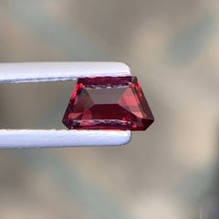 0,85 Karat natürlicher, loser, roter Spinell im Fancy-Schliff, Edelstein aus Burma
