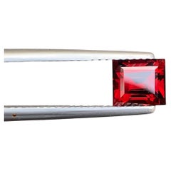 Pierre de grenat rouge naturel de 1,90 carat, en vrac, destinée à la joaillerie – Pierre précieuse de Tanzanie
