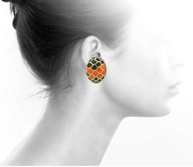Featuring a pair of 18K Gold, Coral and Onyx Earrings by Angela Cummings.
Signed Angela Cummings 1984.