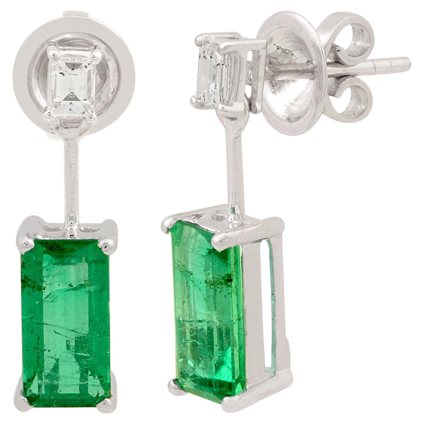 Boucles d'oreilles pendantes en or blanc 18 carats avec pierres précieuses, émeraude naturelle et diamant
