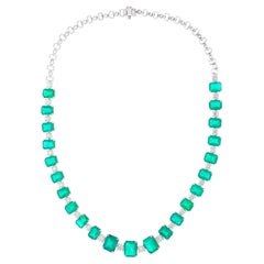 Collier à breloques en émeraude naturelle et diamant en or blanc 18 carats Bijoux fins