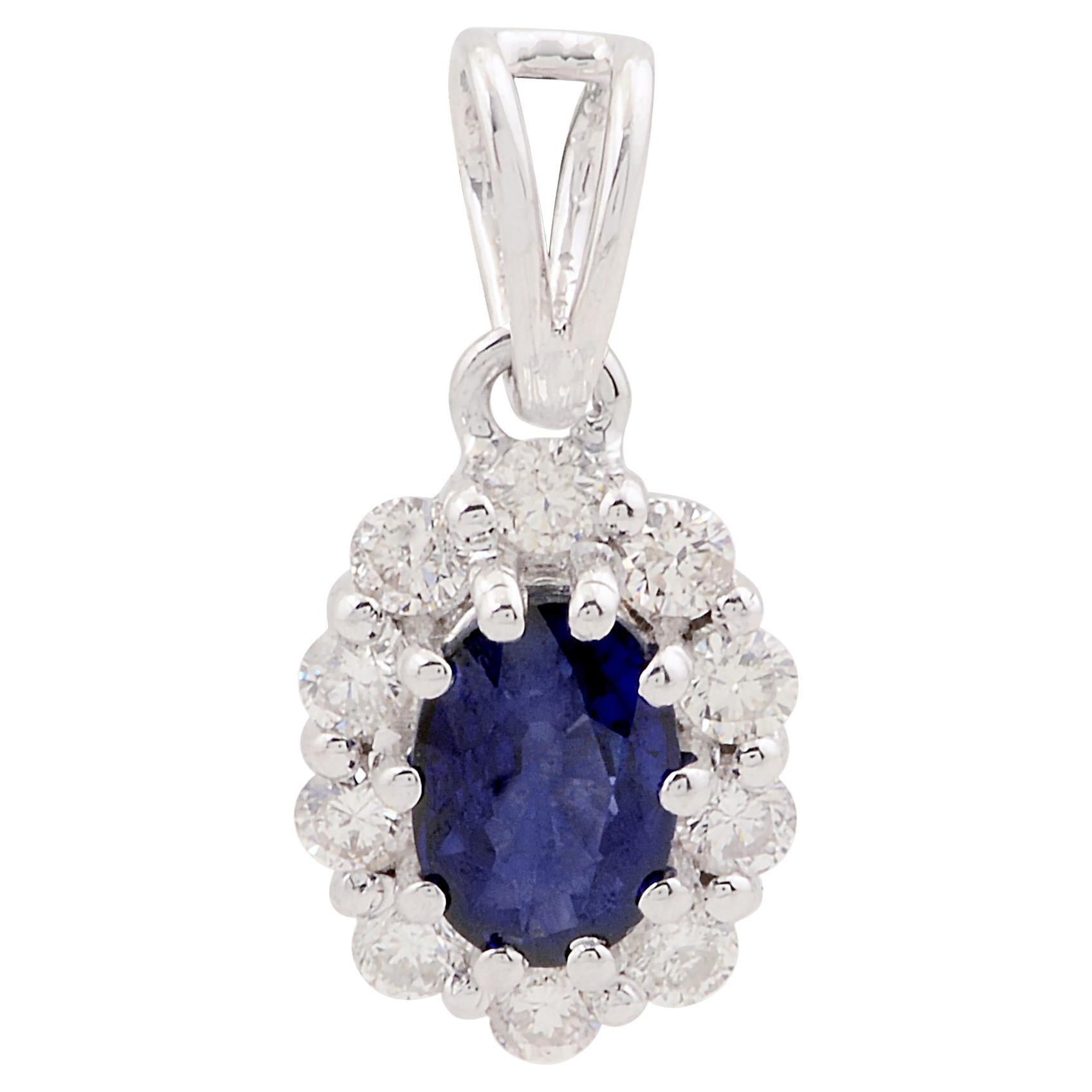 Pendentif breloque en or blanc 14 carats avec saphir bleu ovale naturel et diamants