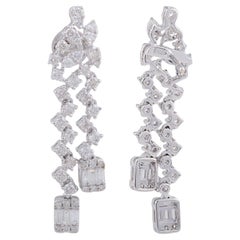 Boucles d'oreilles pendantes en or blanc 18 carats 3.00 carats Baguette Diamant rond