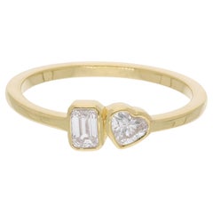 Bague en or jaune 14 carats avec diamants taille cœur et émeraude de 0,54 carat