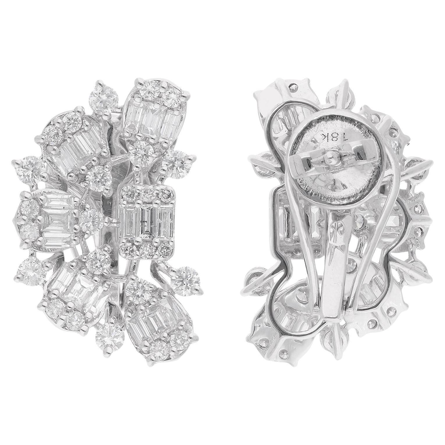 Boucles d
oreilles artisanales en or blanc 18 carats avec diamants baguettes et ronds de 2 carats