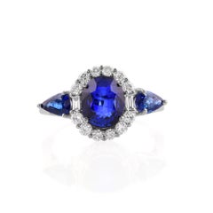 Bague cocktail en or blanc 18 carats avec saphir bleu et diamants
