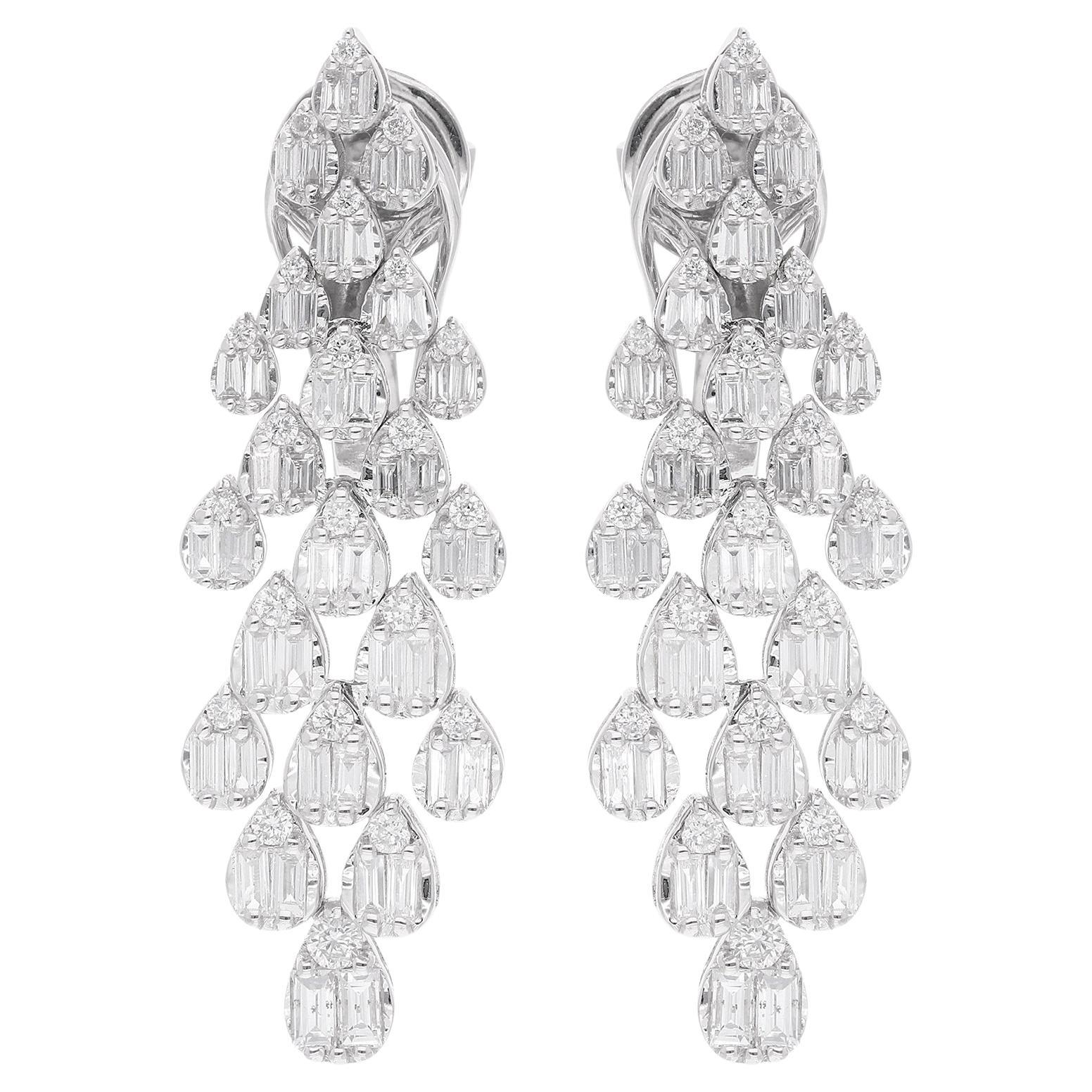 Orecchini con diamanti tondi e baguette da 1,65 carati in oro bianco 14 carati in vendita