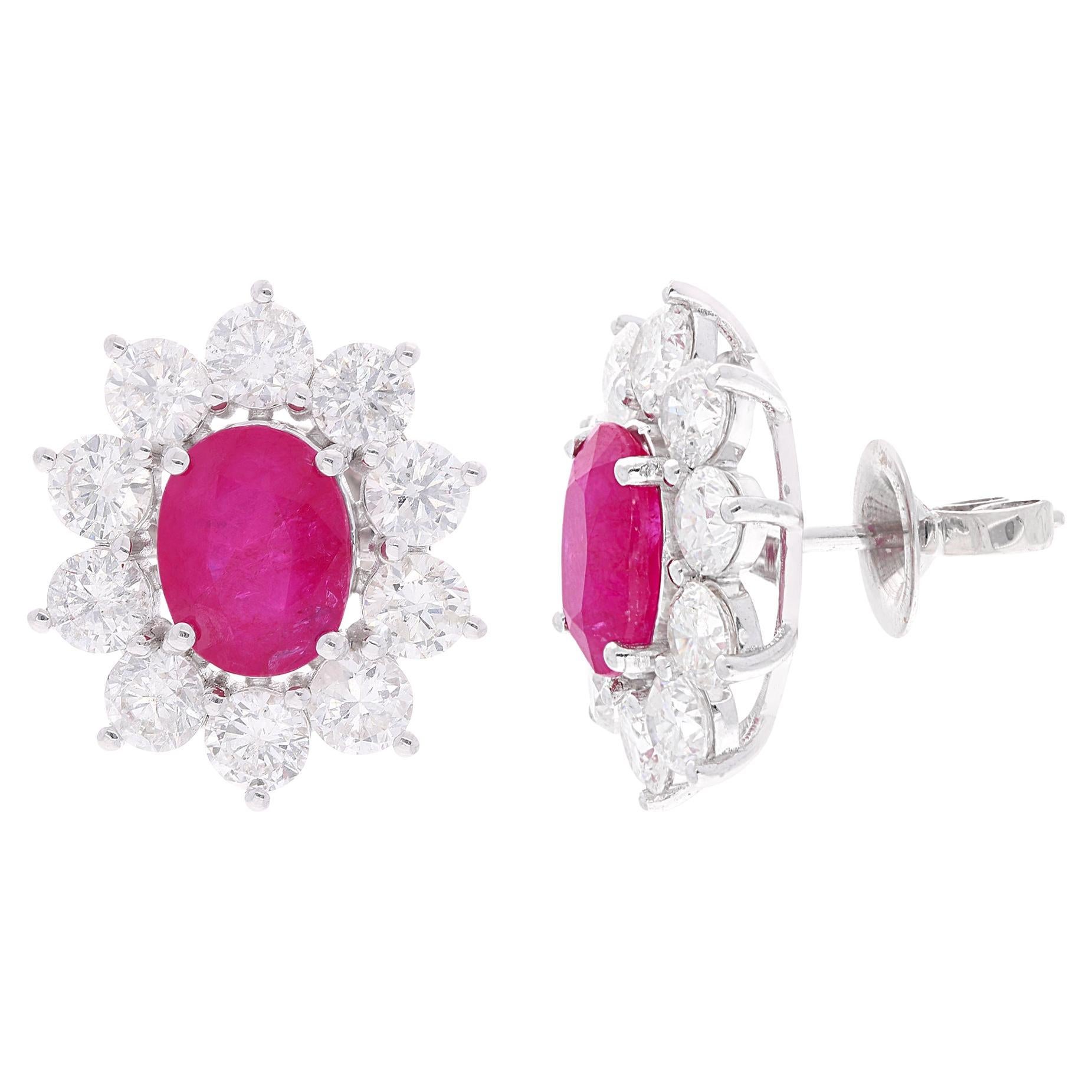 Boucles d
oreilles en or blanc 18 carats avec rubis ovale de 4,52 carats et diamants ronds de 4,15 carats SI/H en vente