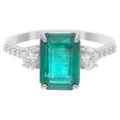 Natural Zambian Emerald Gemstone Ring SI/H Diamond 18 Karat White Gold Jewelry