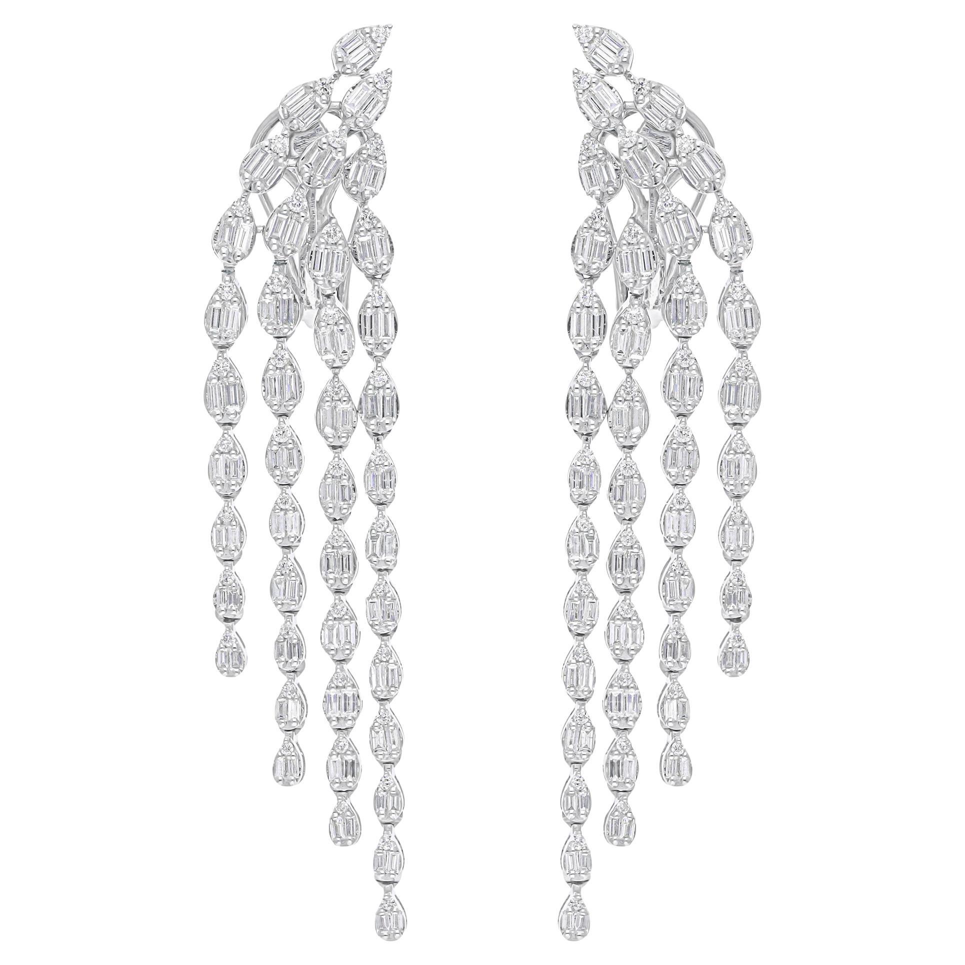 Orecchini a lampadario con diamanti tondi baguette da 2,48 carati SI/H Oro bianco 18 carati