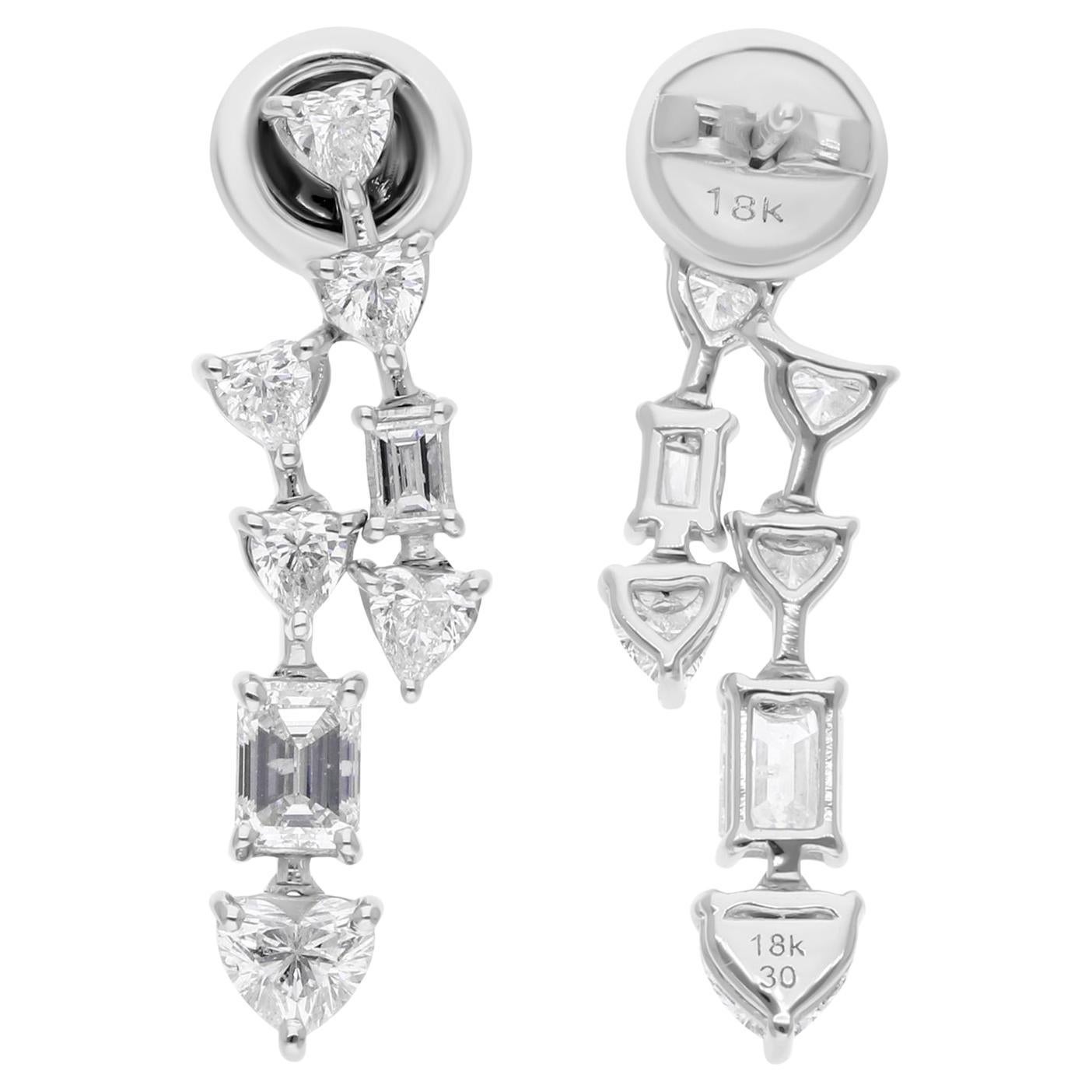 Boucles d
oreilles cœur en or blanc 14 carats avec diamants taille émeraude 2,43 carats SI/H