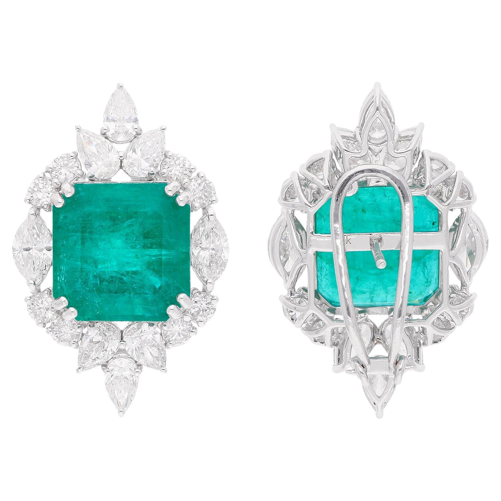 Orecchini con smeraldo da 22,26 carati Diamante rotondo a pera da 6,17 carati Oro bianco 14 carati