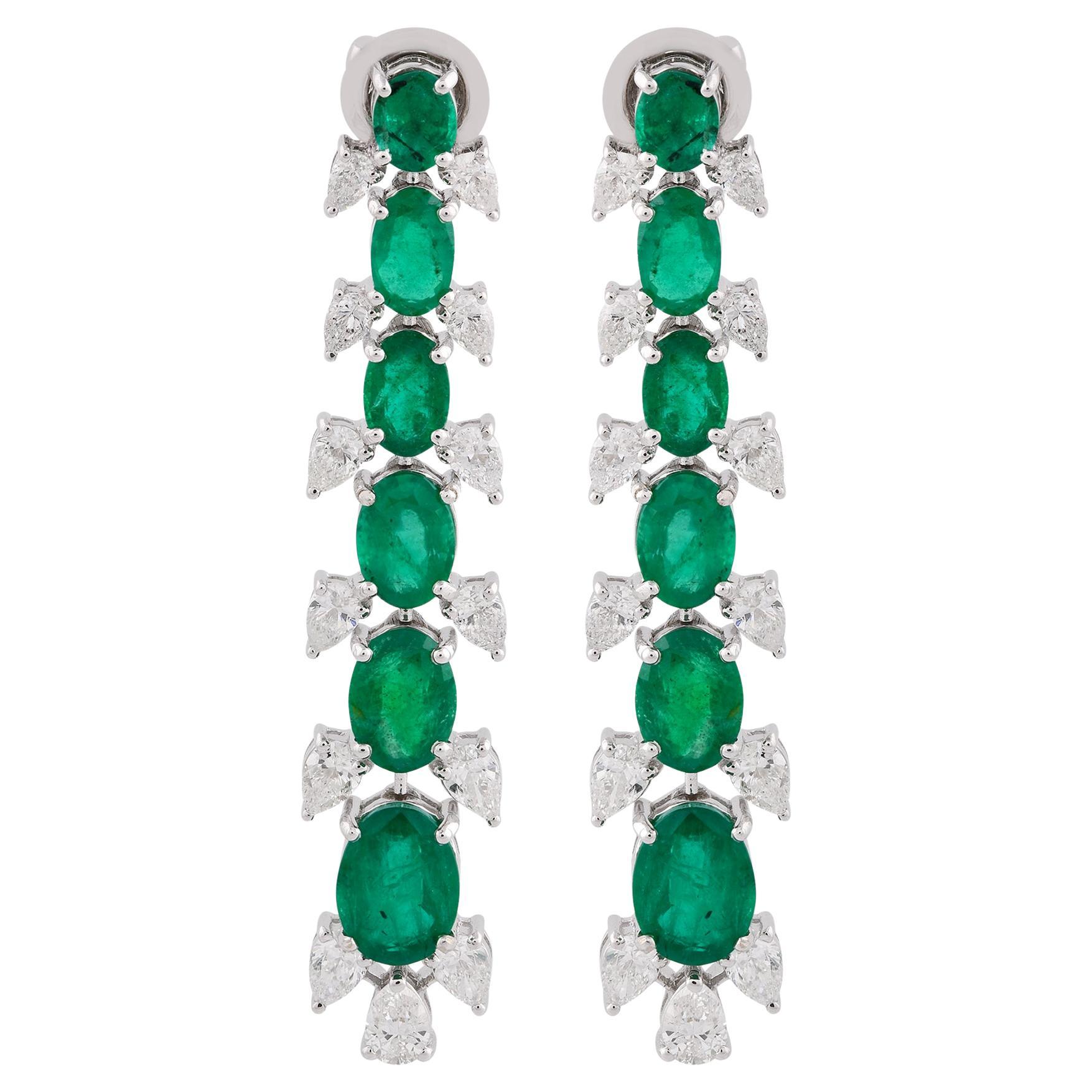 Orecchini a pendente con smeraldo ovale da 7,65 carati Diamante a pera da 2,70 carati Oro bianco 18k