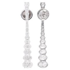 Orecchini pendenti con diamanti ovali e rotondi graduati da 3,37 carati SI/H in oro bianco 18k