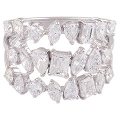 Anillo natural de diseño con diamantes multiforma de 2,75 quilates y oro blanco de 18 quilates