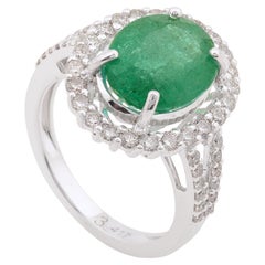 Ovaler Smaragd-Edelstein-Cocktailring aus 10 Karat Weißgold mit Diamanten