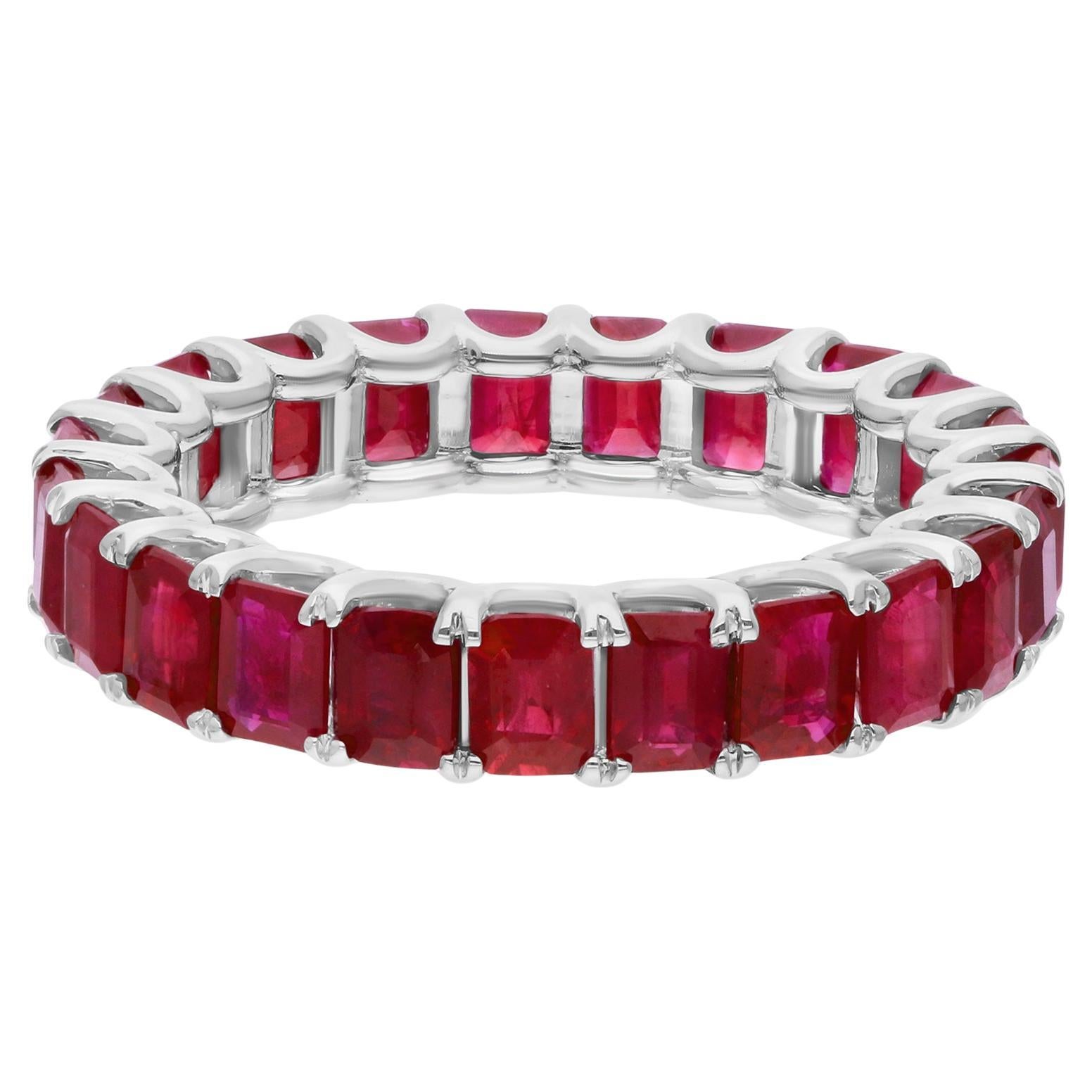 5.55 Carat Emerald Cut Ruby Gemstone Band Ring 18 Karat White Gold Jewelry en vente