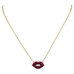 Collier à pendentifs en or jaune 18 carats avec pierres précieuses saphir rose