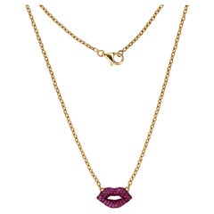 Collier à pendentifs en or jaune 18 carats avec pierres précieuses saphir rose