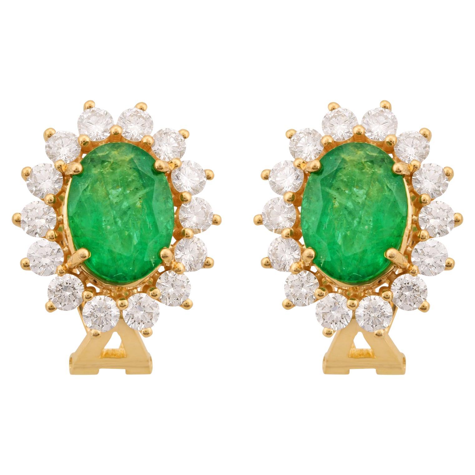 Pendientes de clip con esmeralda de 7,26 quilates y diamantes de 2,81 quilates y halo de oro amarillo de 10 quilates