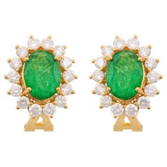 Pendientes de clip con esmeralda de 7,26 quilates y diamantes de 2,81 quilates y halo de oro amarillo de 10 quilates