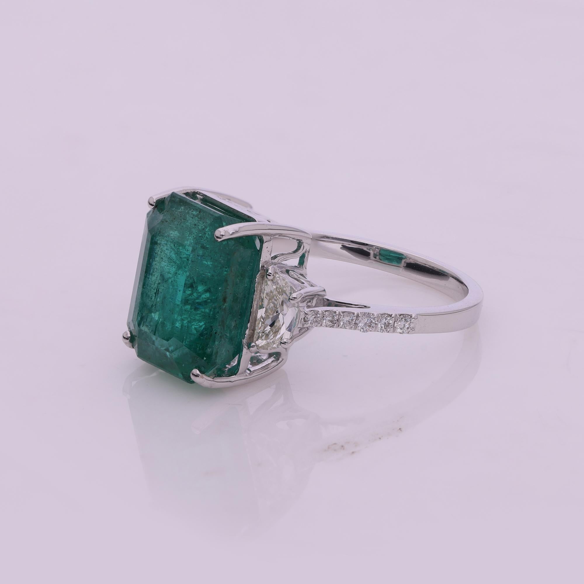 Im Angebot: 8,54 Karat sambischer Smaragd 0,68 Karat SI/H Diamant Cocktail Ring 18k Weißgold () 2