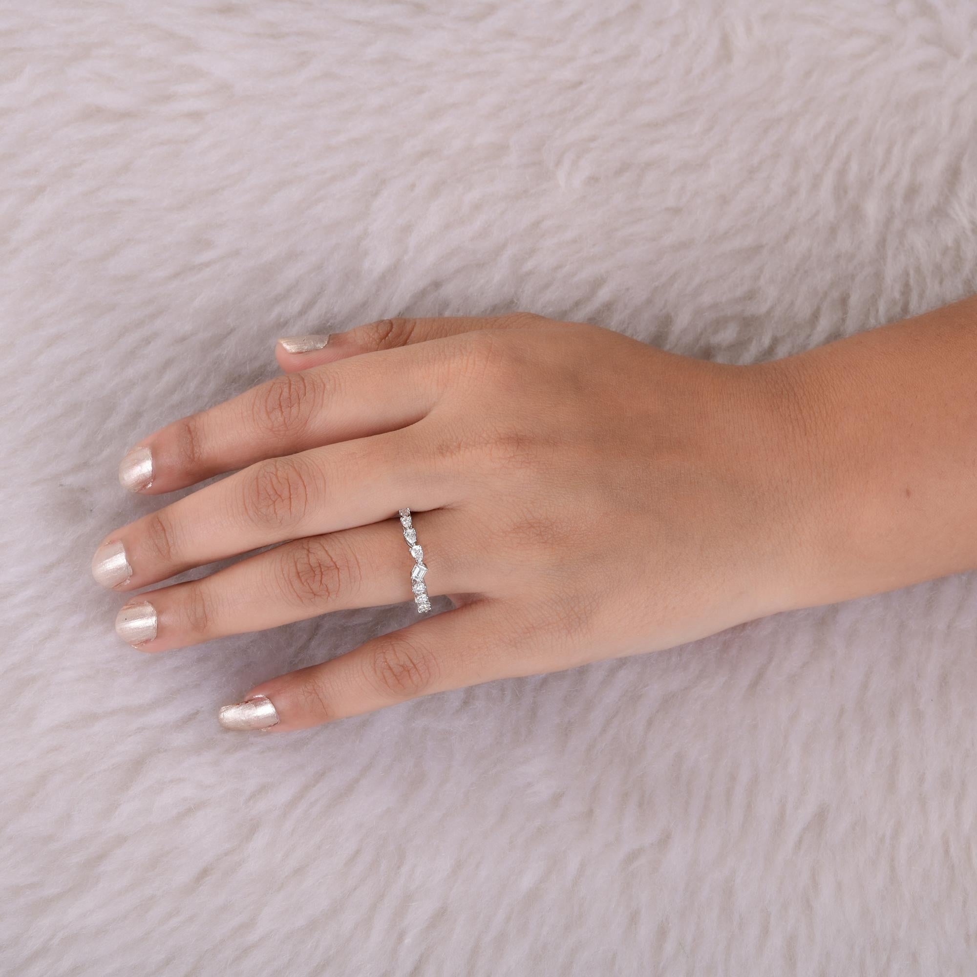0,52 Karat Smaragd & birnenförmiger Diamant Halb-Eternity-Ring aus 18 Karat Weißgold (Tropfenschliff) im Angebot