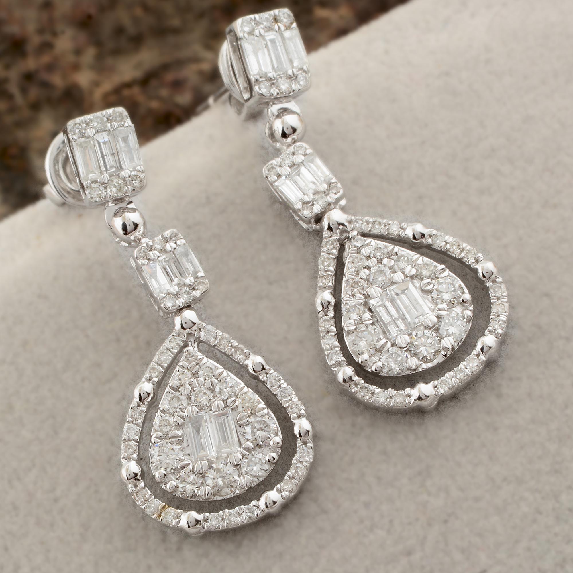 Moderno Orecchini pendenti con diamante baguette naturale da 1,20 carati in oro bianco massiccio da 10 carati in vendita