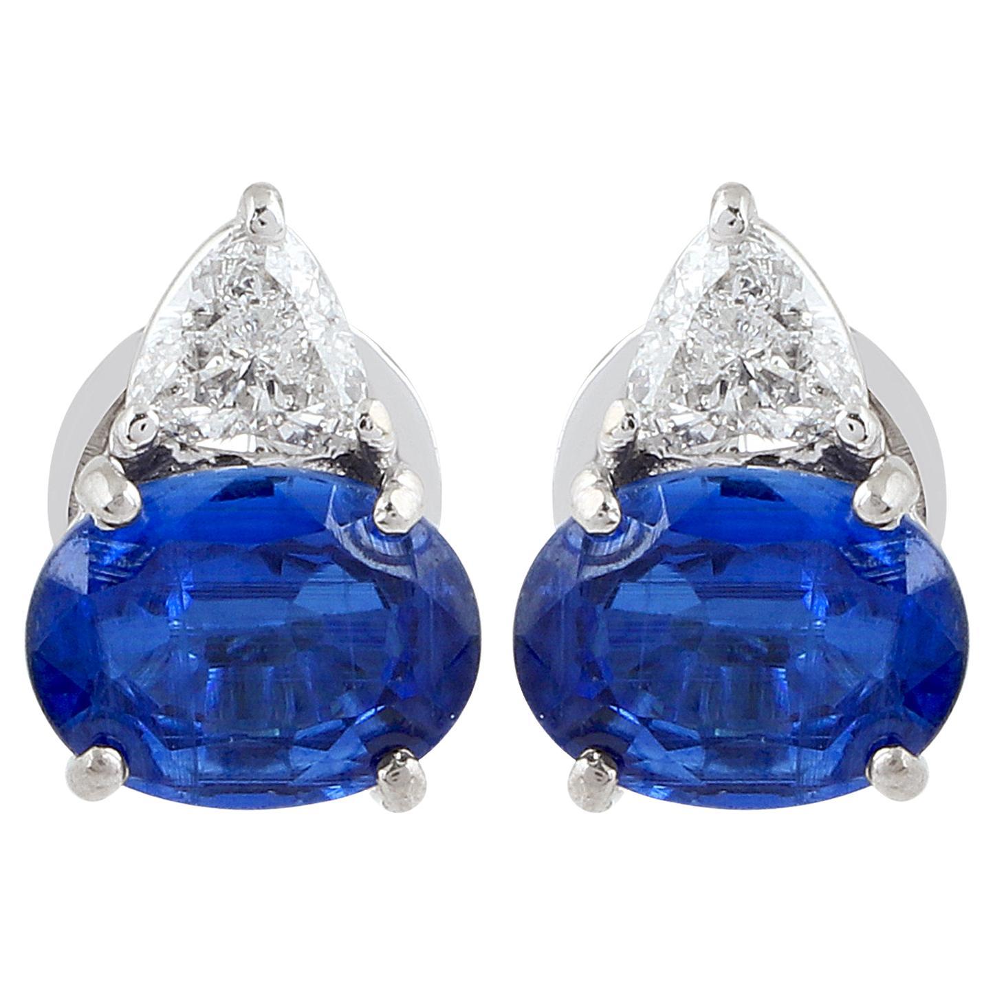 Codice articolo :- SEE-1493A
Peso lordo :- 3,67 gm
Oro bianco 18k Peso :- 2,88 gm
Peso del diamante :- 0,60 Ct.  (DIAMANTE DI PUREZZA MEDIA SI1-SI2 E COLORE H-I)
Peso della kianite :- 3,36 Ct.
Dimensioni degli orecchini :- 11