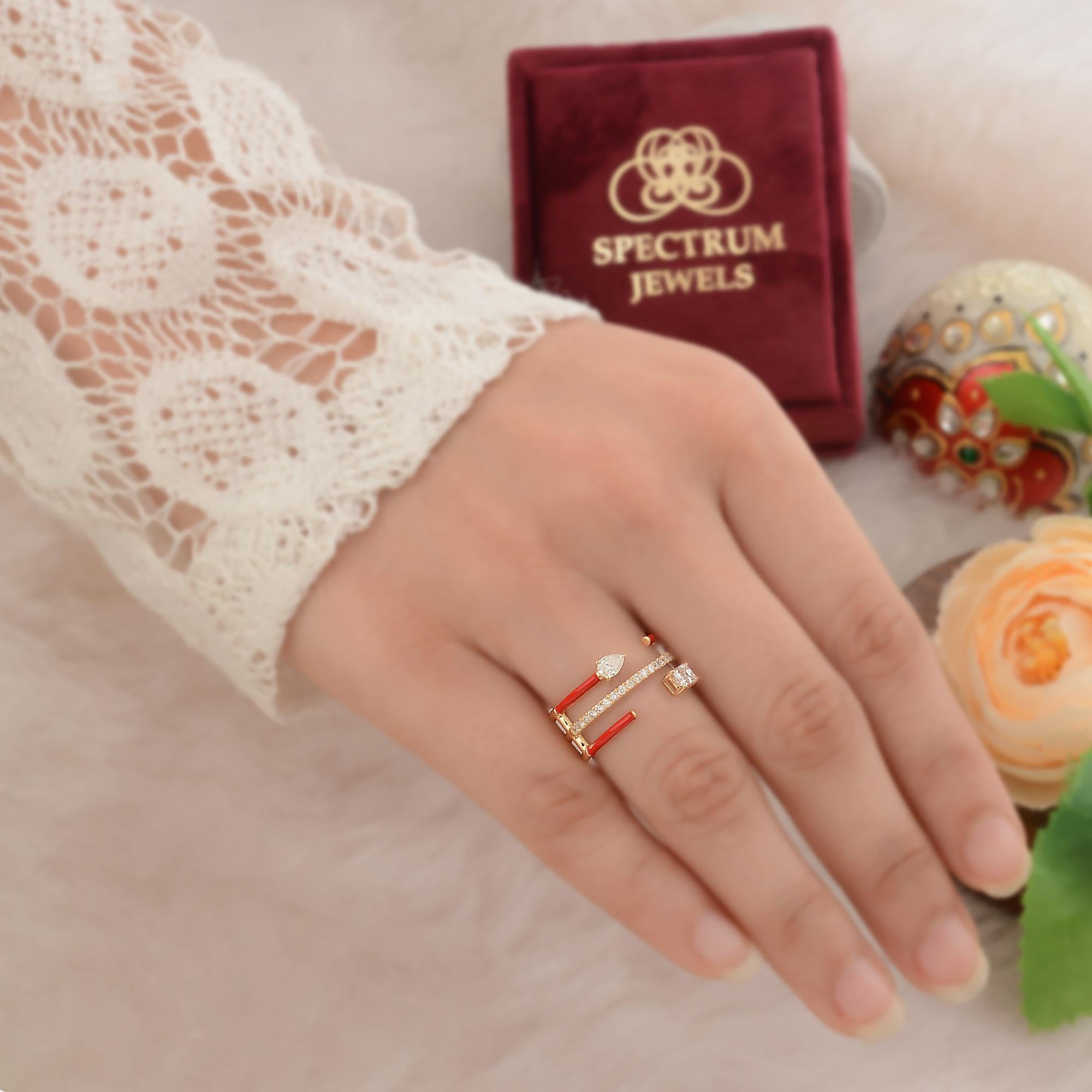 Taille émeraude Bague manchette poire émeraude diamant émail rouge Or jaune 14 carats Bijoux fins en vente