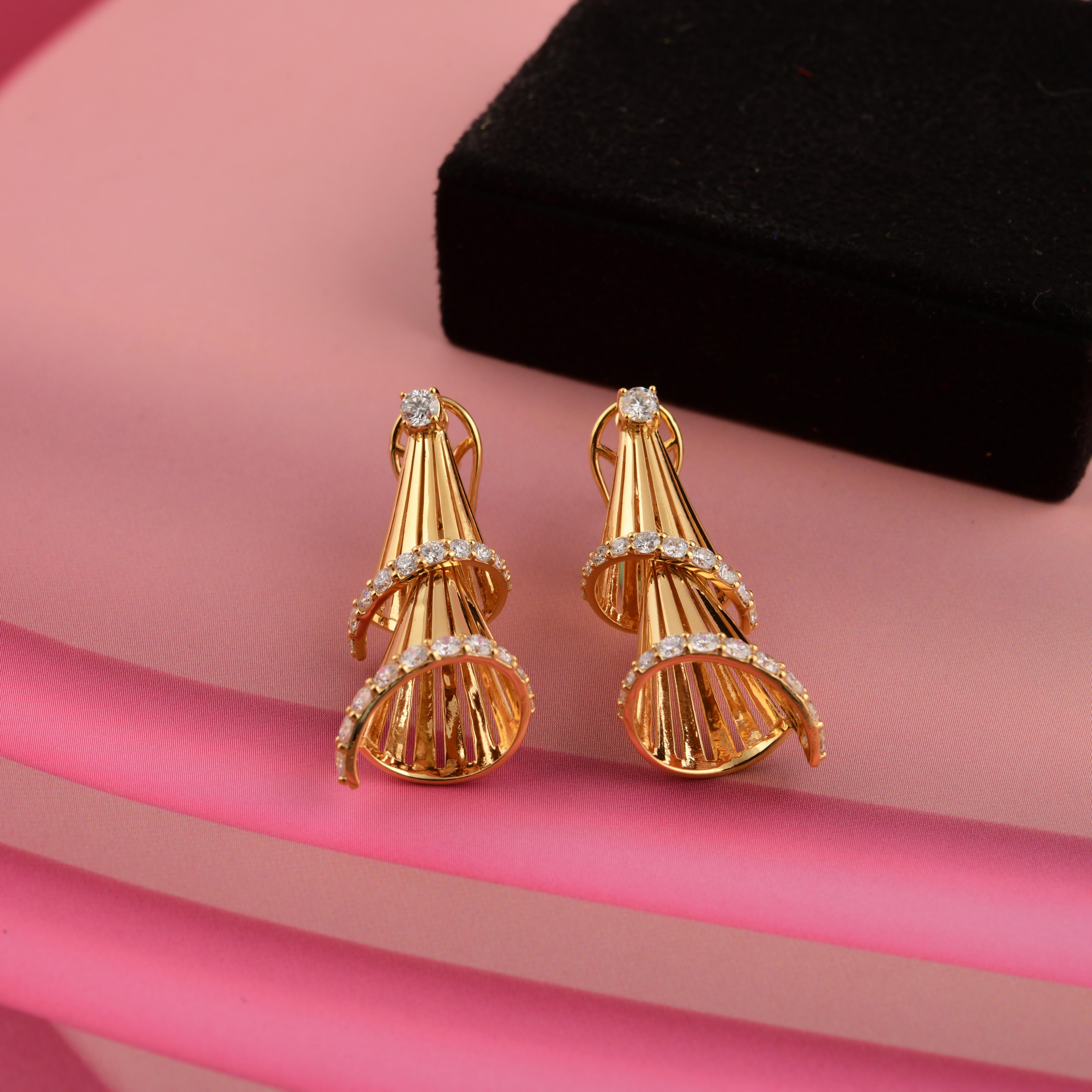 Moderne Boucles d'oreilles pendantes en or jaune 18 carats avec diamant rond de 1,77 carat SI/H en vente