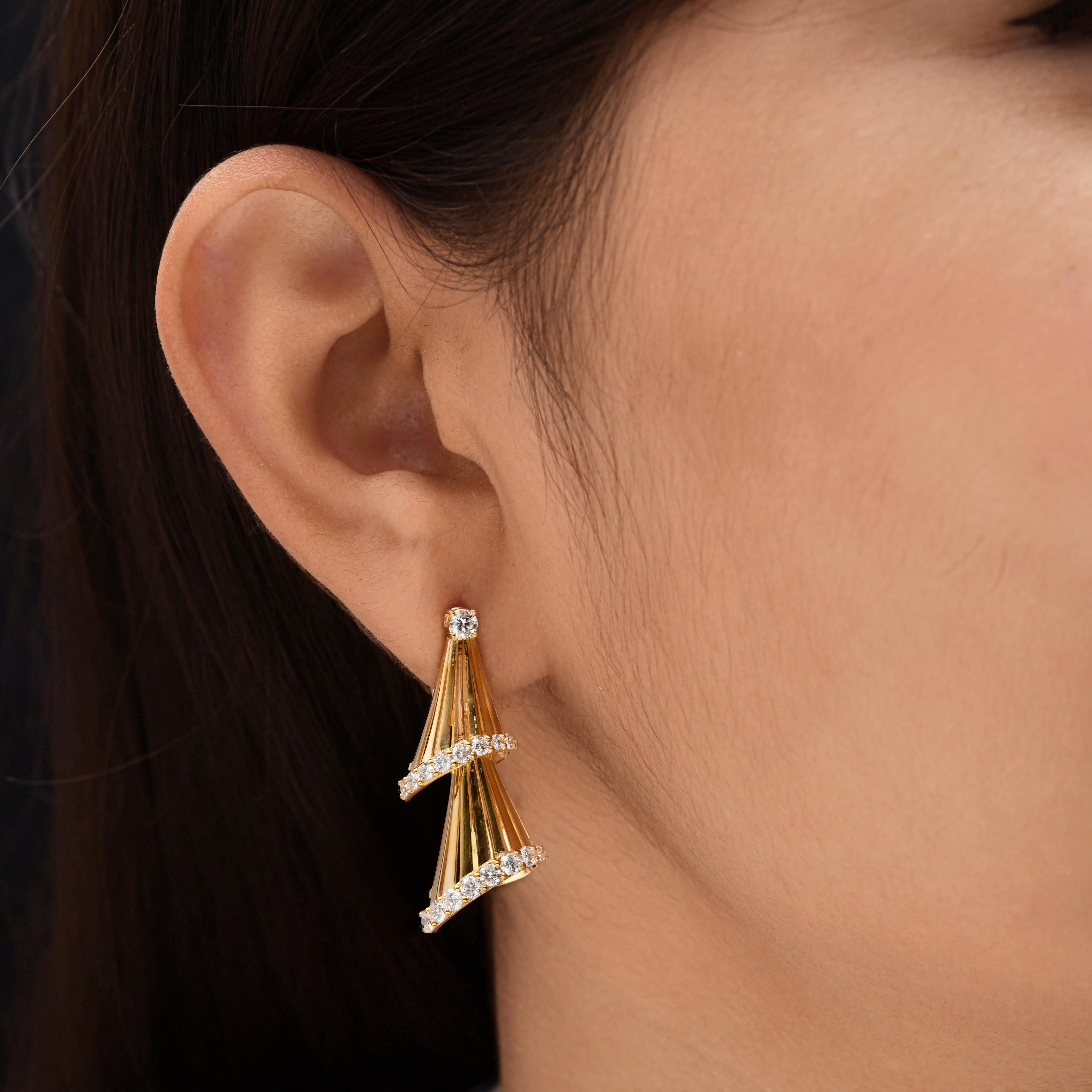 Boucles d'oreilles pendantes en or jaune 18 carats avec diamant rond de 1,77 carat SI/H Neuf - En vente à Diera, Dubai