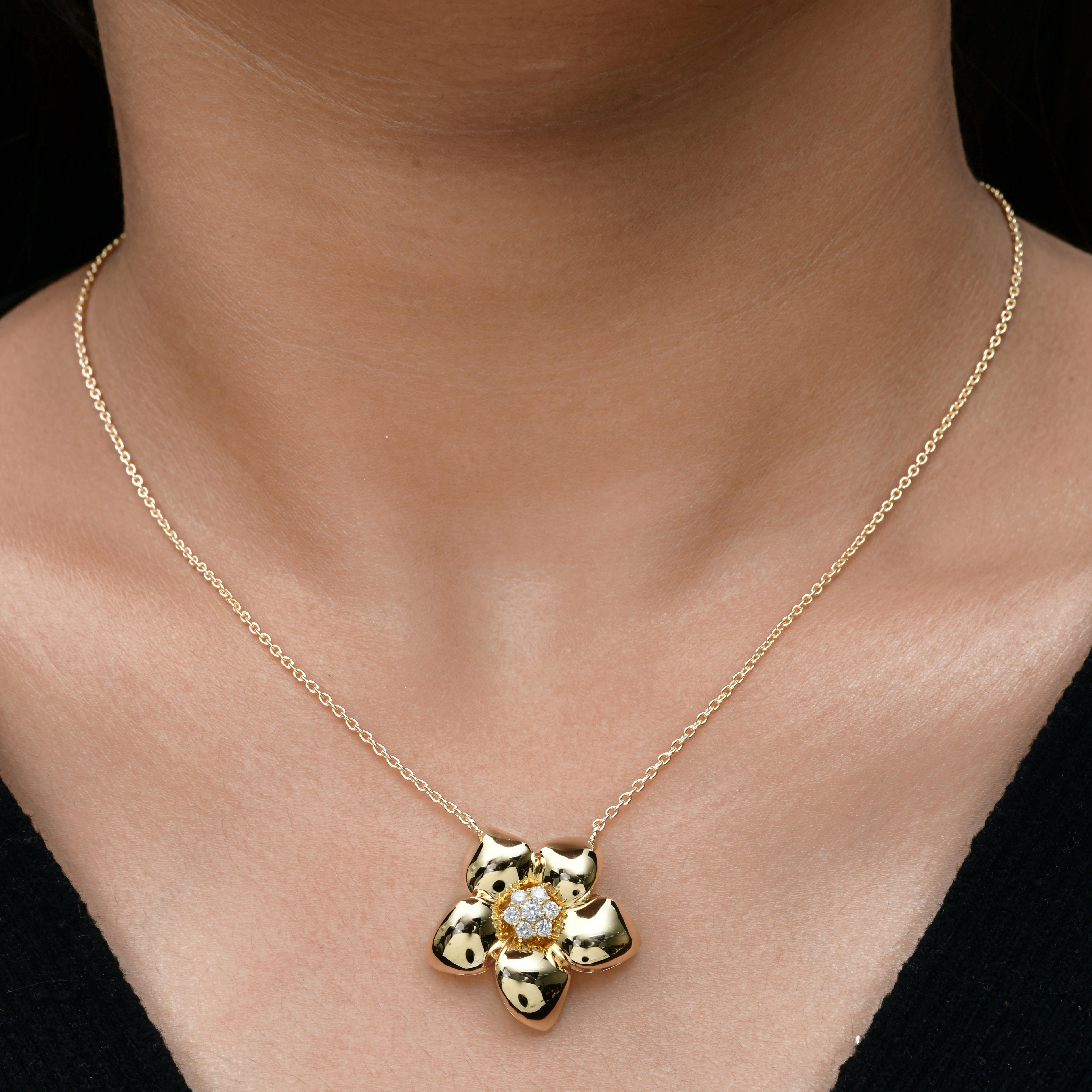 Moderno Collana con ciondolo a forma di fiore di diamante naturale da 0,23 carati SI/H in oro giallo 14 kt. in vendita