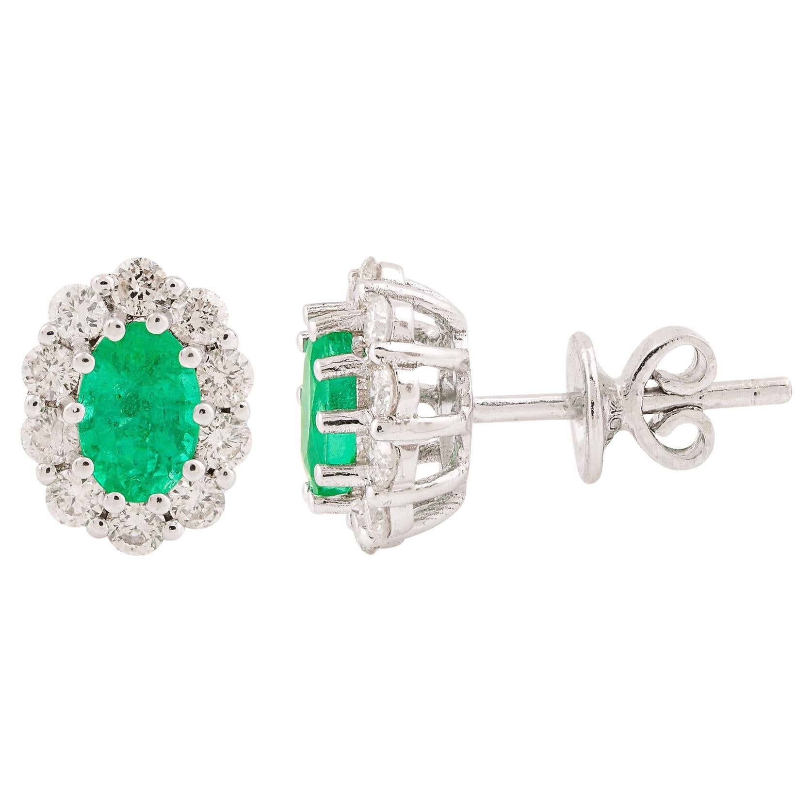 Artikel-Code:- STE-1188A
Bruttogewicht :- 2.30 gm
10k Massiv Weißgold Gewicht :- 1,98 gm
Natürlicher Diamant Gewicht :- 0.62 Ct. ( DURCHSCHNITTLICHE DIAMANT-REINHEIT SI1-SI2 & FARBE H-I )
Smaragd Gewicht :- 0.98 Karat.

✦