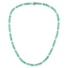 Collana di smeraldo ovale dello Zambia con diamante in oro bianco 14 carati Gioielli di pregio