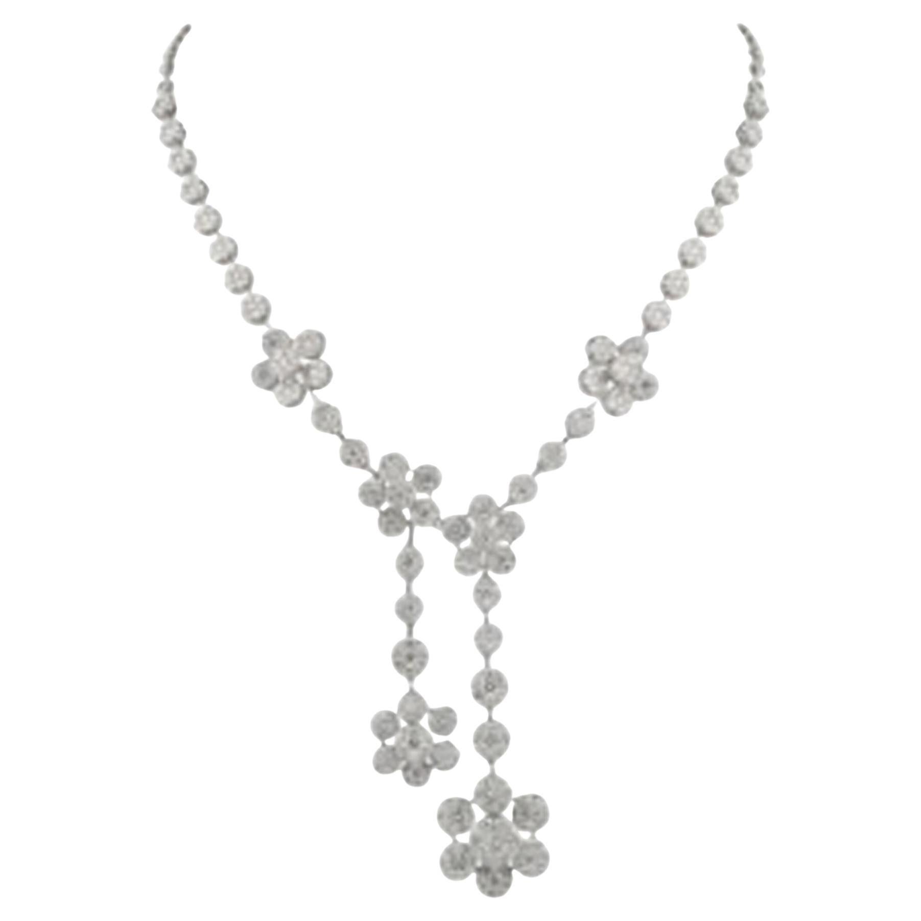 Collier de mariage en or blanc 18k avec fleurs et diamants 9.23Ct et taille brillant en vente