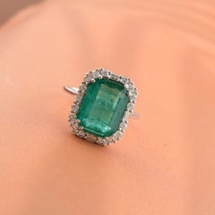 5.25 Carat Zambian Emerald 0.5 Ct SI/H Diamond Cocktail Ring 18 Karat White Gold