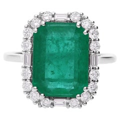 5.25 Carat Zambian Emerald 0.5 Ct SI/H Diamond Cocktail Ring 14 Karat White Gold