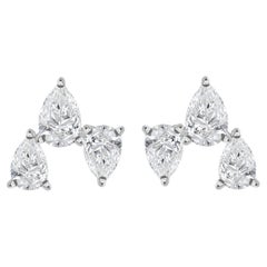 2,03 Karat natürliche Diamant-Ohrstecker im Trio-Cluster-Design in Birnenform, 18 Karat Weißgold