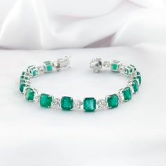 27,38 TCW Bracciale tennis con smeraldi naturali taglio smeraldo e diamanti in oro bianco 18 carati