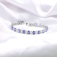 Bracciale con tanzanite naturale taglio cuscino da 10,78 carati e diamanti, in oro bianco 18 carati
