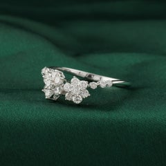 Anello con doppio grappolo di diamanti rotondi naturali da 0,68 ct, in oro bianco 18 carati