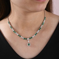 Collier en or blanc 18 carats avec émeraude de Zambie et diamant SI/H
