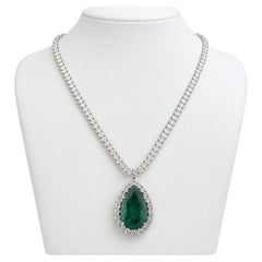 Zambian Emerald Gemstone Pendant Necklace SI/H Diamond 18 Karat White Gold